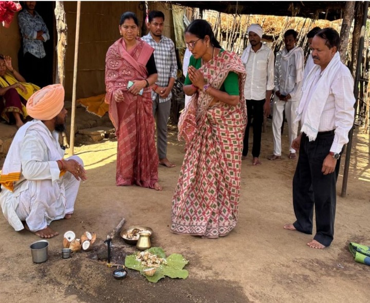 బాధిత కుటుంబానికి ఆత్రం సుగుణ పరామర్శ