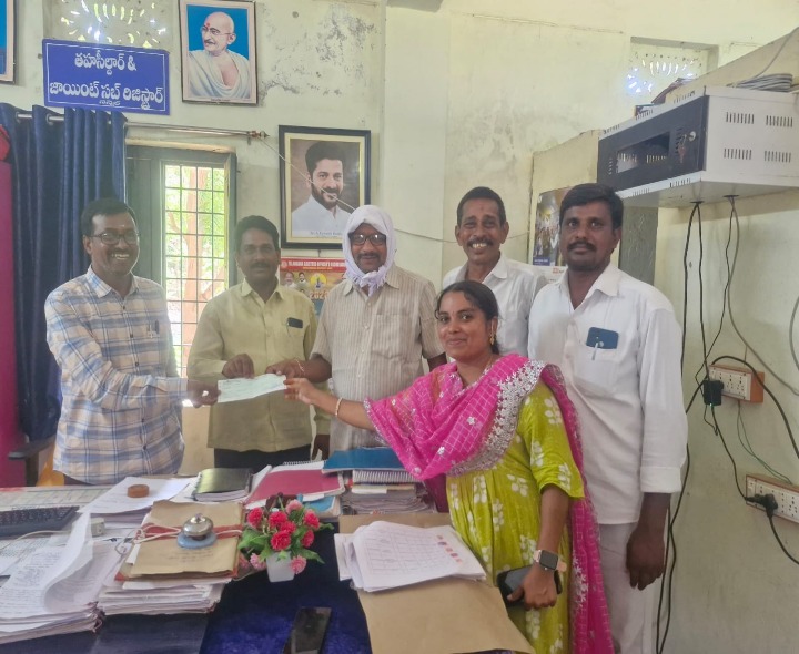 ‘ప్రభుత్వ సంక్షేమ పథకాలను సద్వినియోగం చేసుకోవాలి’