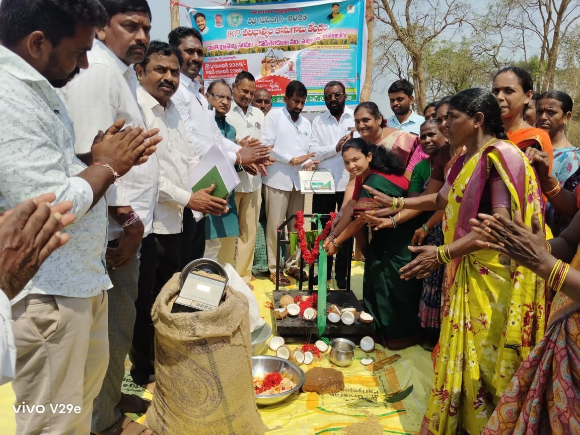 కేంద్రాన్ని ప్రారంభించిన మార్కెట్ చైర్‌పర్సన్