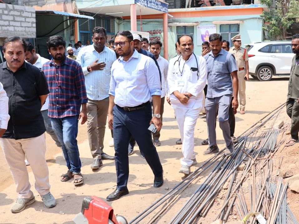 ఆసుపత్రి పనుల్లో నాణ్యత పాటించాలి: కలెక్టర్