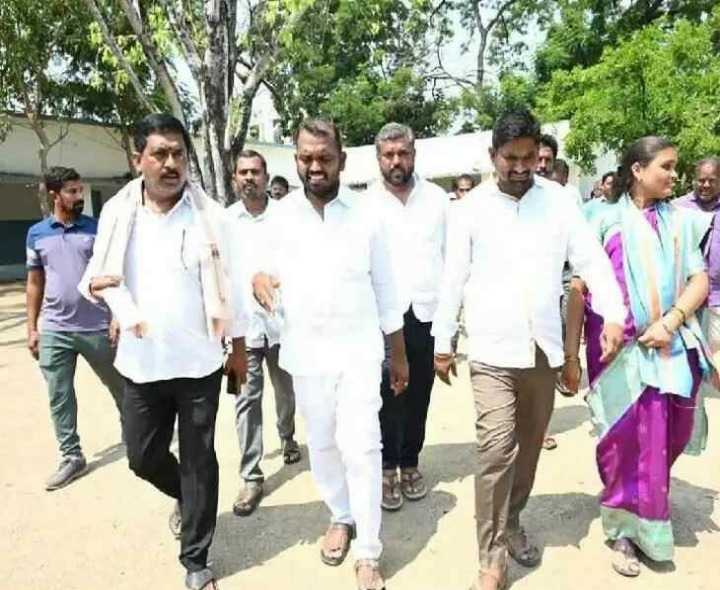 ‘సర్కారు బడులను కార్పోరేట్ స్థాయిలో తీర్చిదిద్దుదాం’