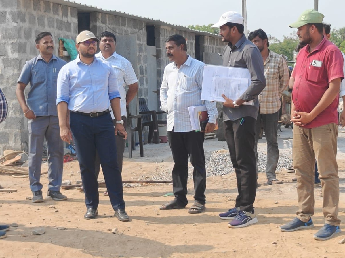 నిర్మాణాలను త్వరగా పూర్తి చేయాలి: కలెక్టర్
