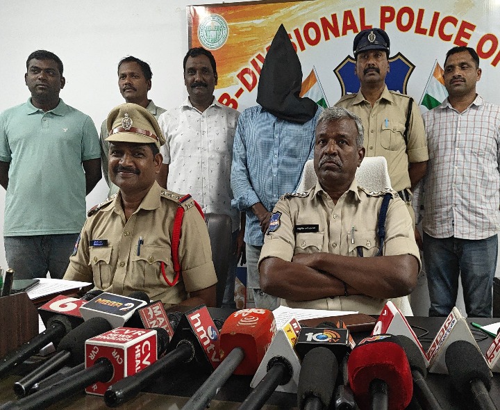 VIDEO: వృద్ధురాలిని చంపిన వ్యక్తి అరెస్ట్