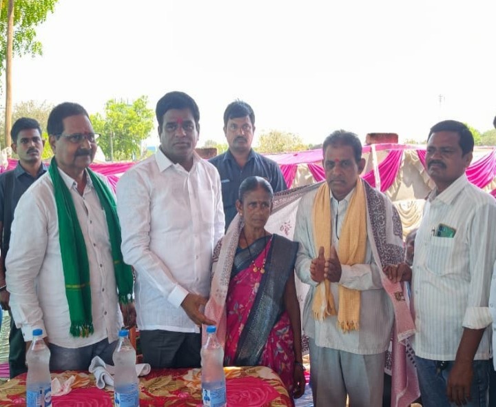 కాంగ్రెస్ పార్టీలో చేరిన ఖర్జీ గ్రామ సర్పంచ్