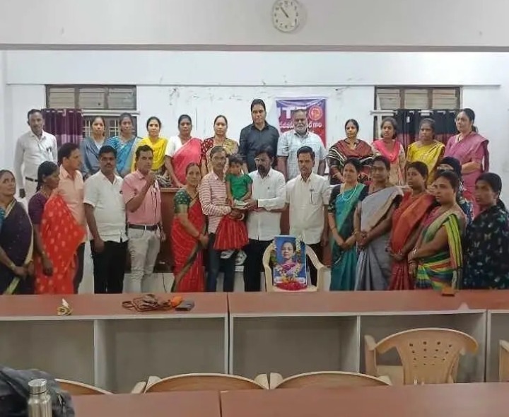 అనిత కుటుంబానికి రూ.1.30 లక్షల సాయం