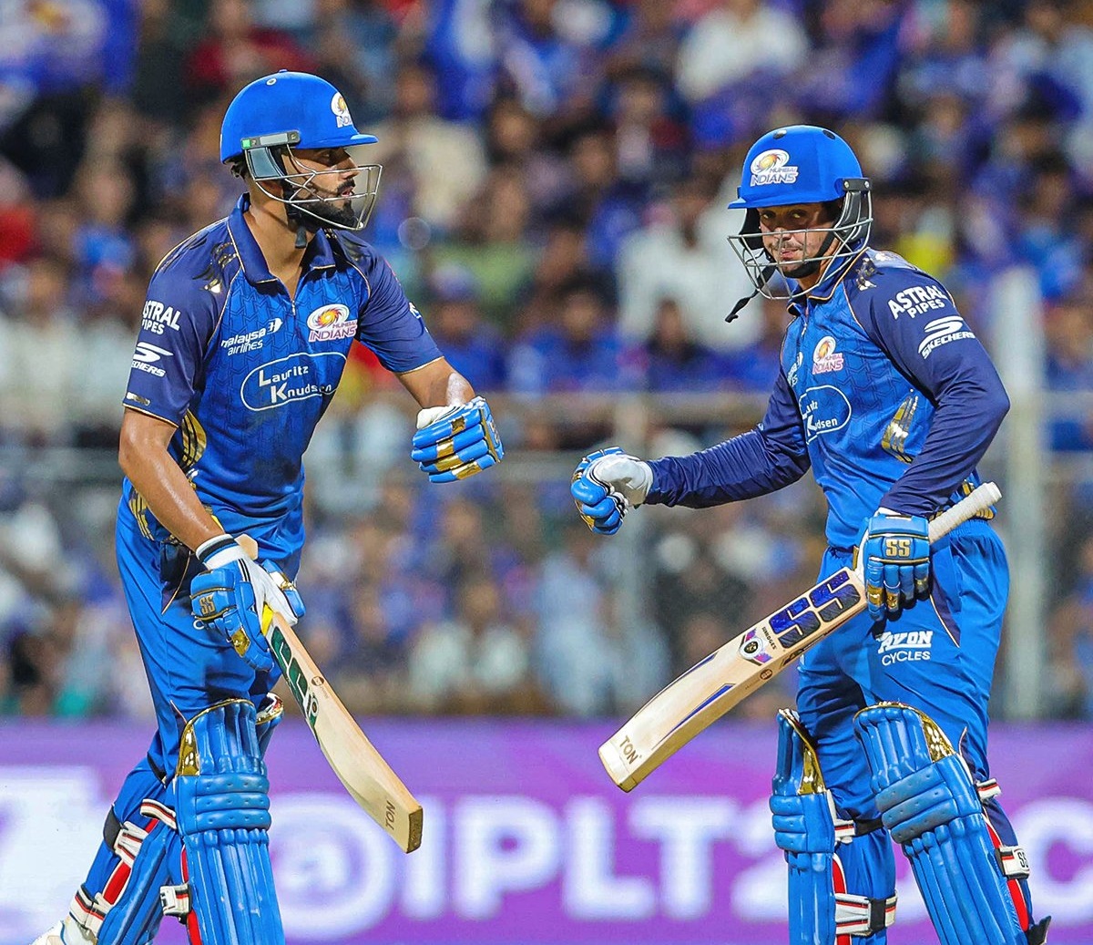 డికాక్ మెరుపులు.. ముంబై భారీ స్కోర్