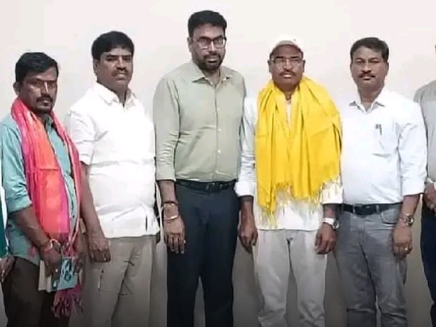 ప్రతిభ కనబరిచిన ఫీల్డ్ అసిస్టెంట్లకు సత్కారం