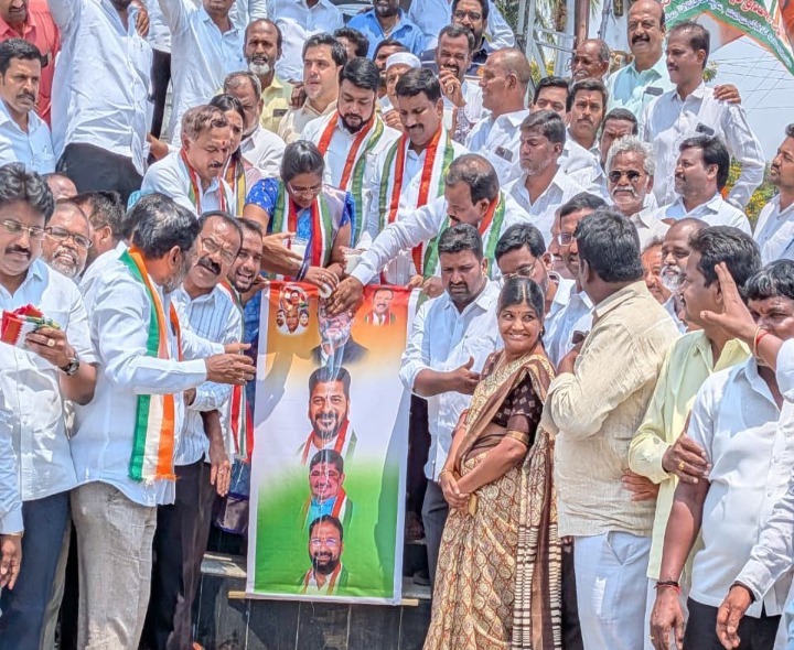 సీఎం,మంత్రుల చిత్రపటాలకు పాలాభిషేకం