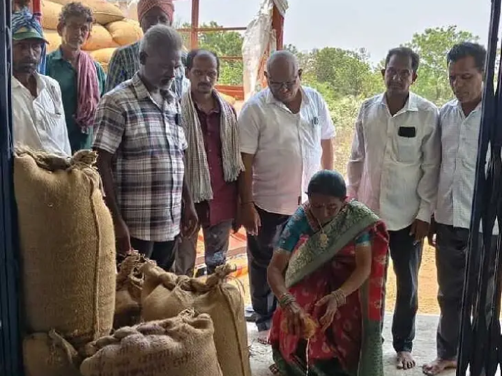 నూతన గోదామును ప్రారంభించిన.. గ్రామ సర్పంచ్