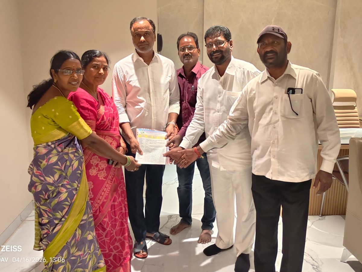 ఎమ్మెల్యే, పీసీసీ చీఫ్‌లకు వినతి