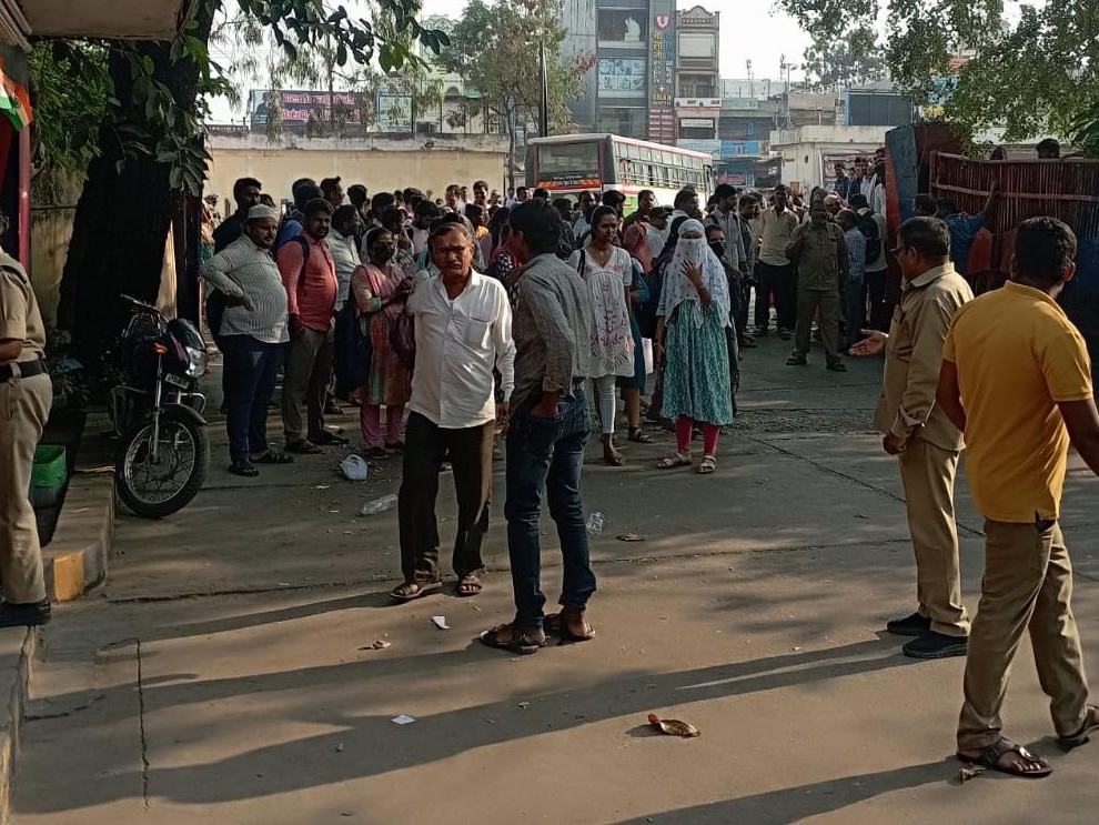 తప్పని నిరీక్షణ.. అధికారులు స్పందించండి