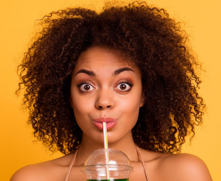 జ్యూస్ తాగేటప్పుడు స్ట్రా వాడుతున్నారా?