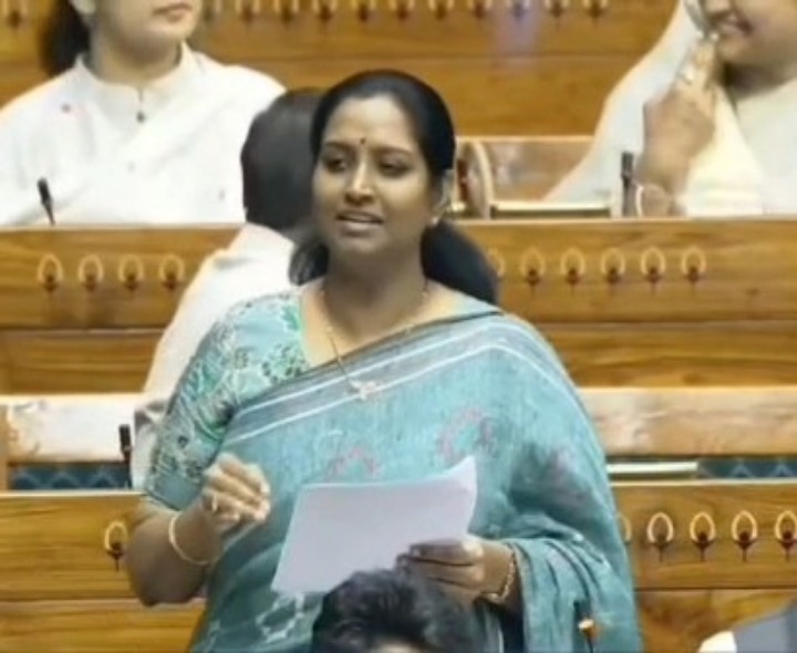 తేజస్వి సూర్య క్షమాపణలు చెప్పాలి: ఎంపి కావ్య