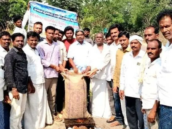 మోకన్‌పల్లిలో వరిధాన్యం కొనుగోలు కేంద్రం ప్రారంభం