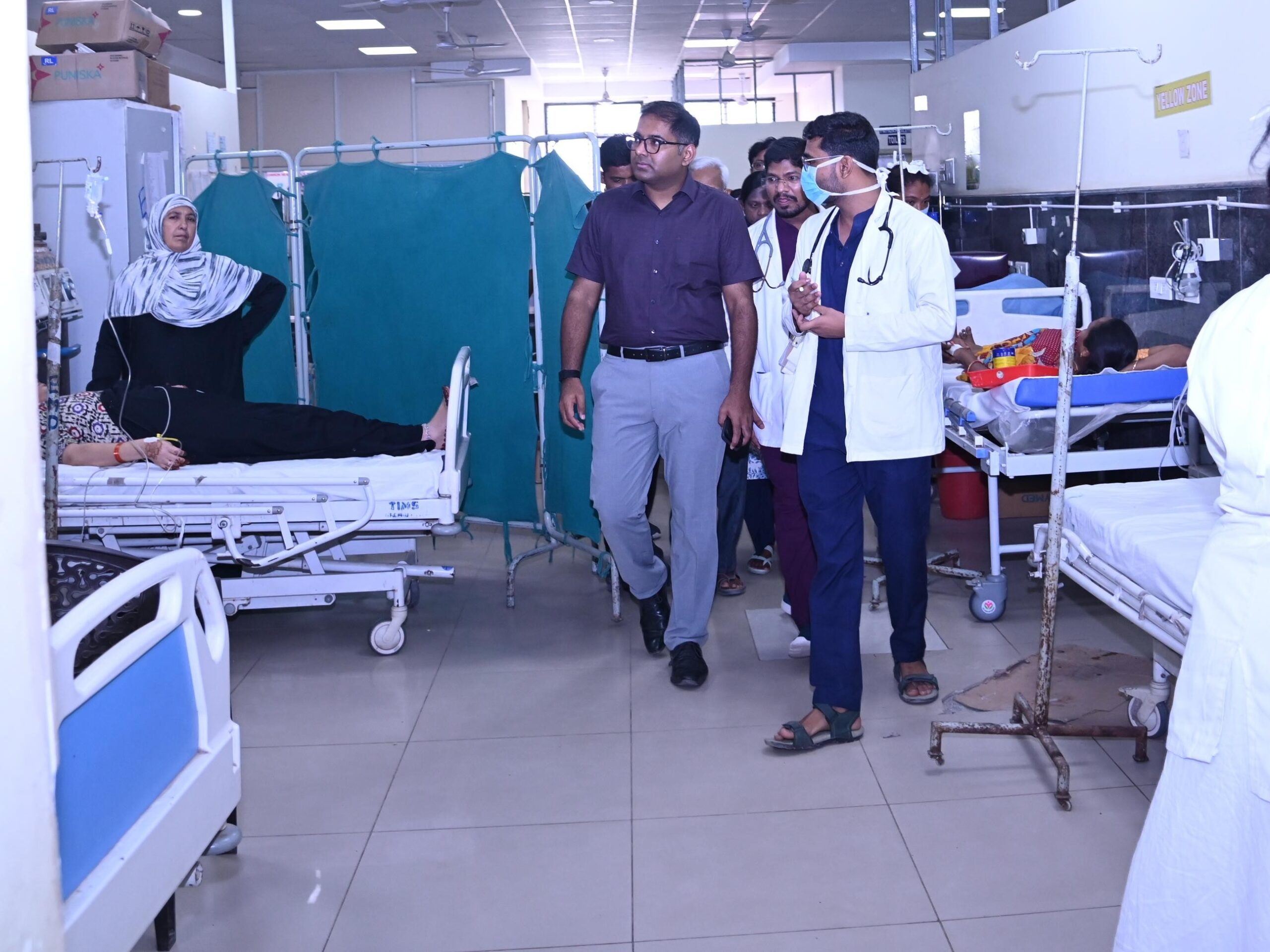 గోదావరిఖని ఆసుపత్రిని తనిఖీ చేసిన కలెక్టర్