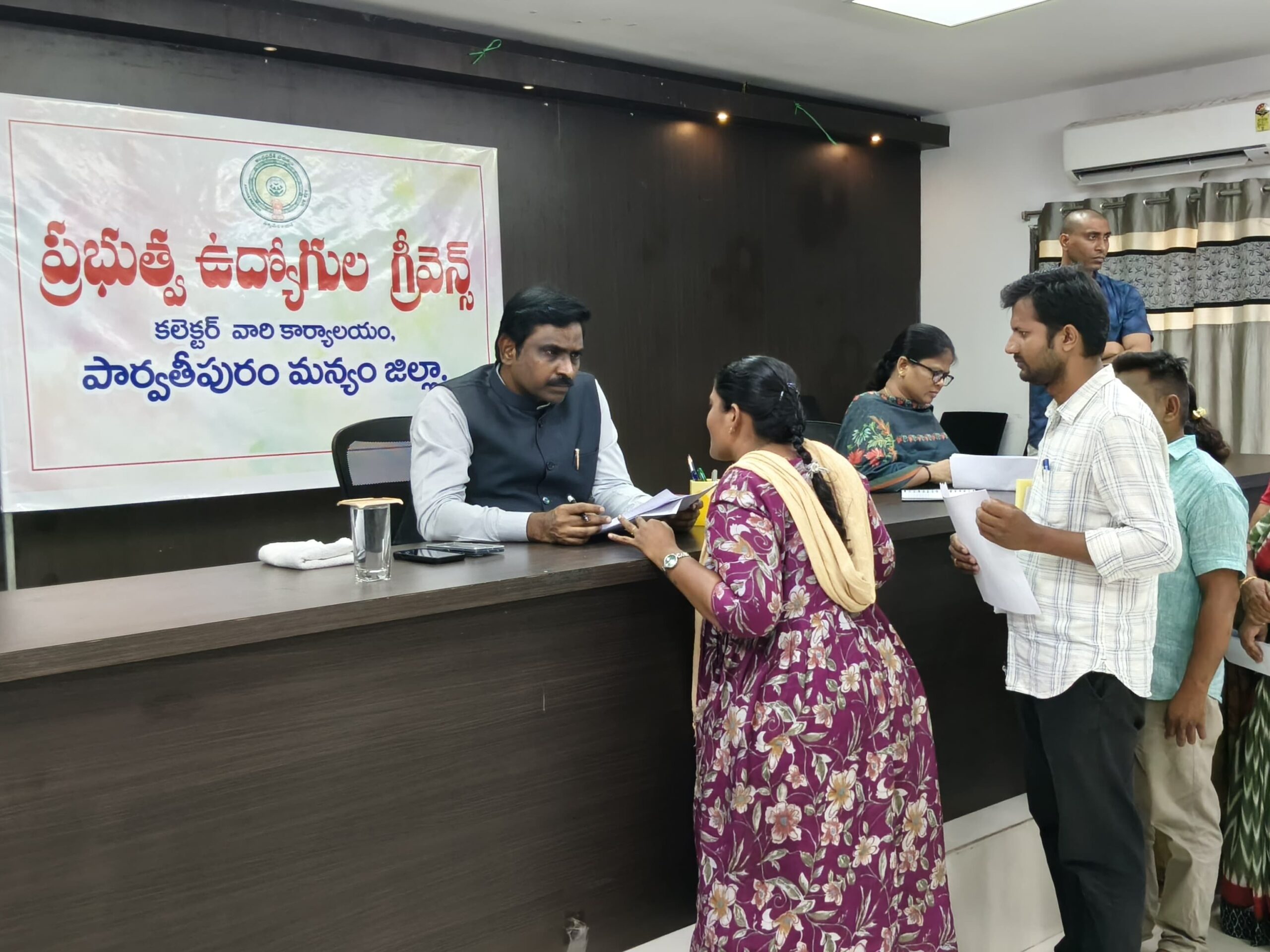 ‘ఉద్యోగుల సమస్యలు చట్టబద్ధంగా పరిష్కరించాలి”