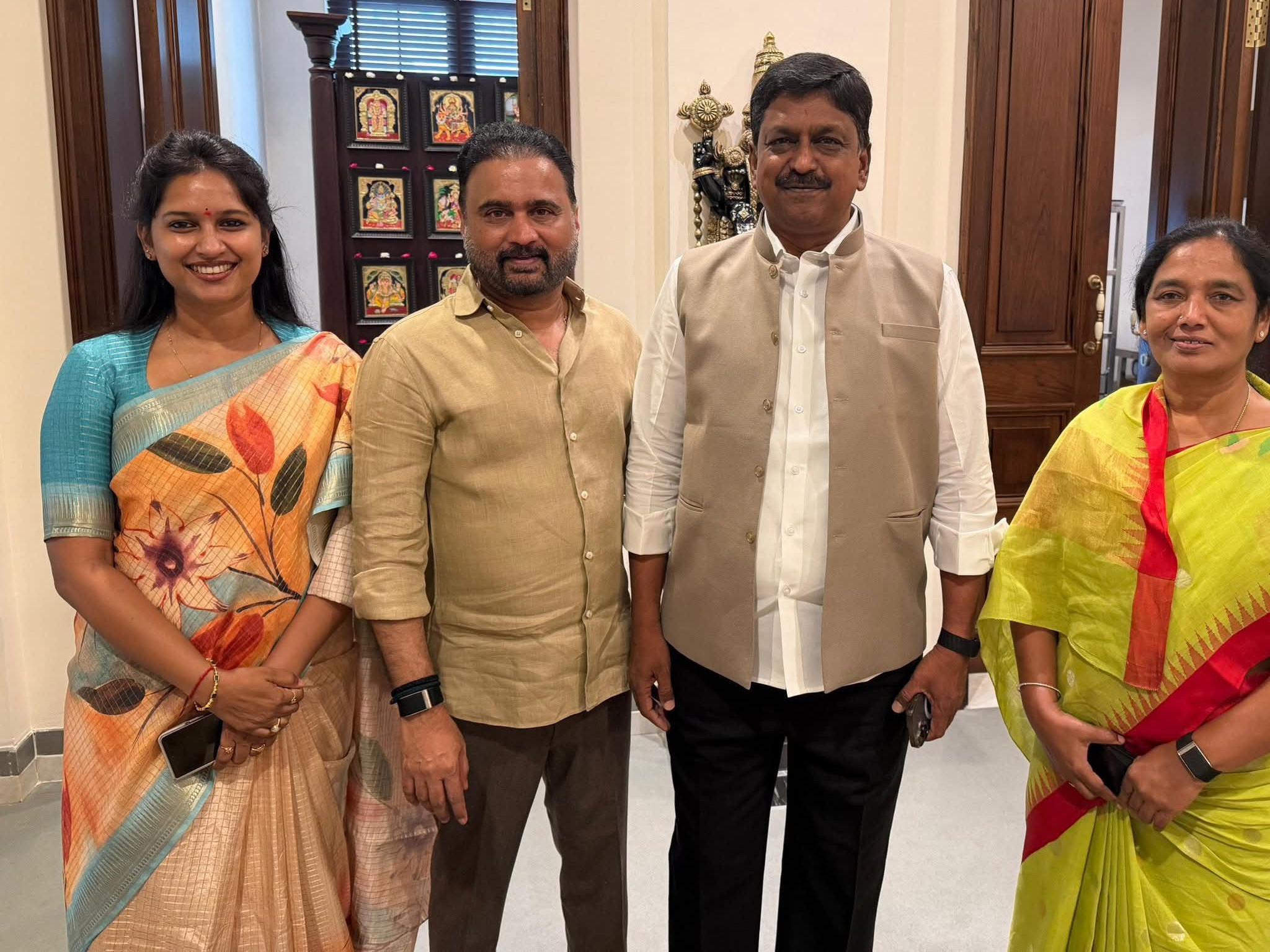 ఎంపీ సతీష్ నివాసంలో ఎమ్మెల్యేలకు విందు