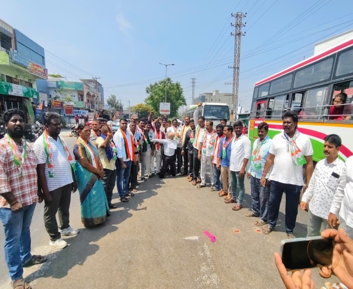 మడికొండలో కాంగ్రెస్ నేతల నిరసన