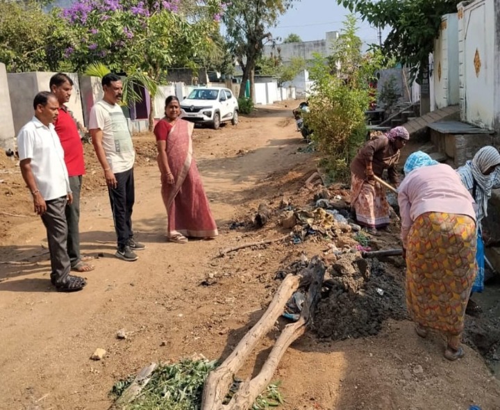పనులను పరిశీలించిన మున్సిపల్ చైర్ పర్సన్