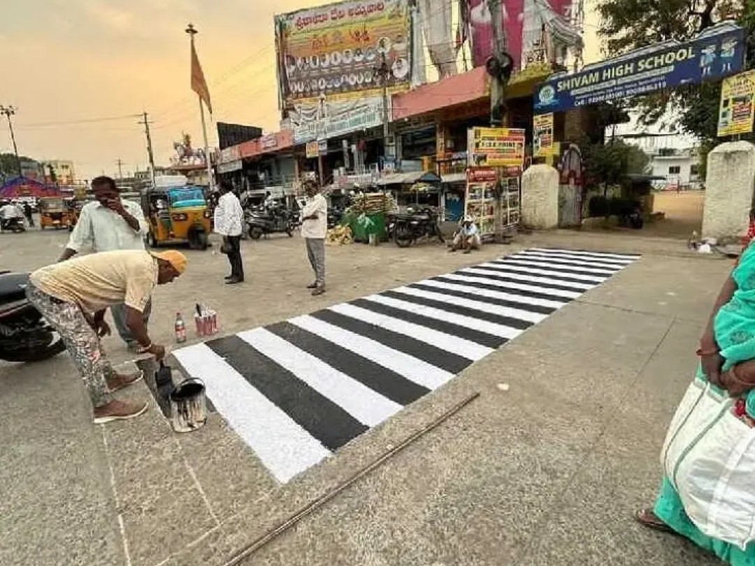 పాఠశాలల వద్ద ‘జీబ్రా క్రాసింగ్’లు