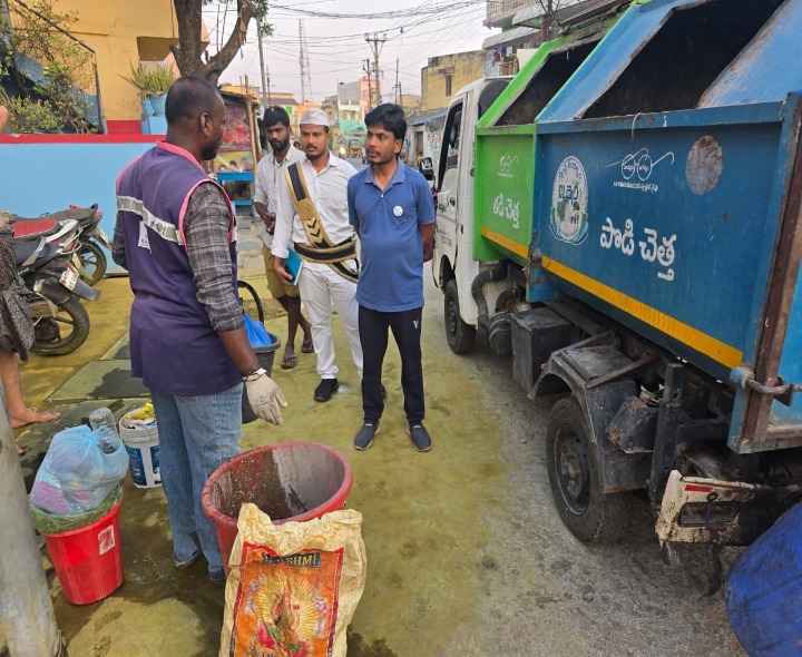 పారిశుధ్య పనులను పరిశీలించిన కమిషనర్