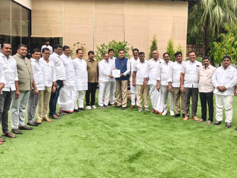 అండర్ పాసులు నిర్మించాలని వినతి