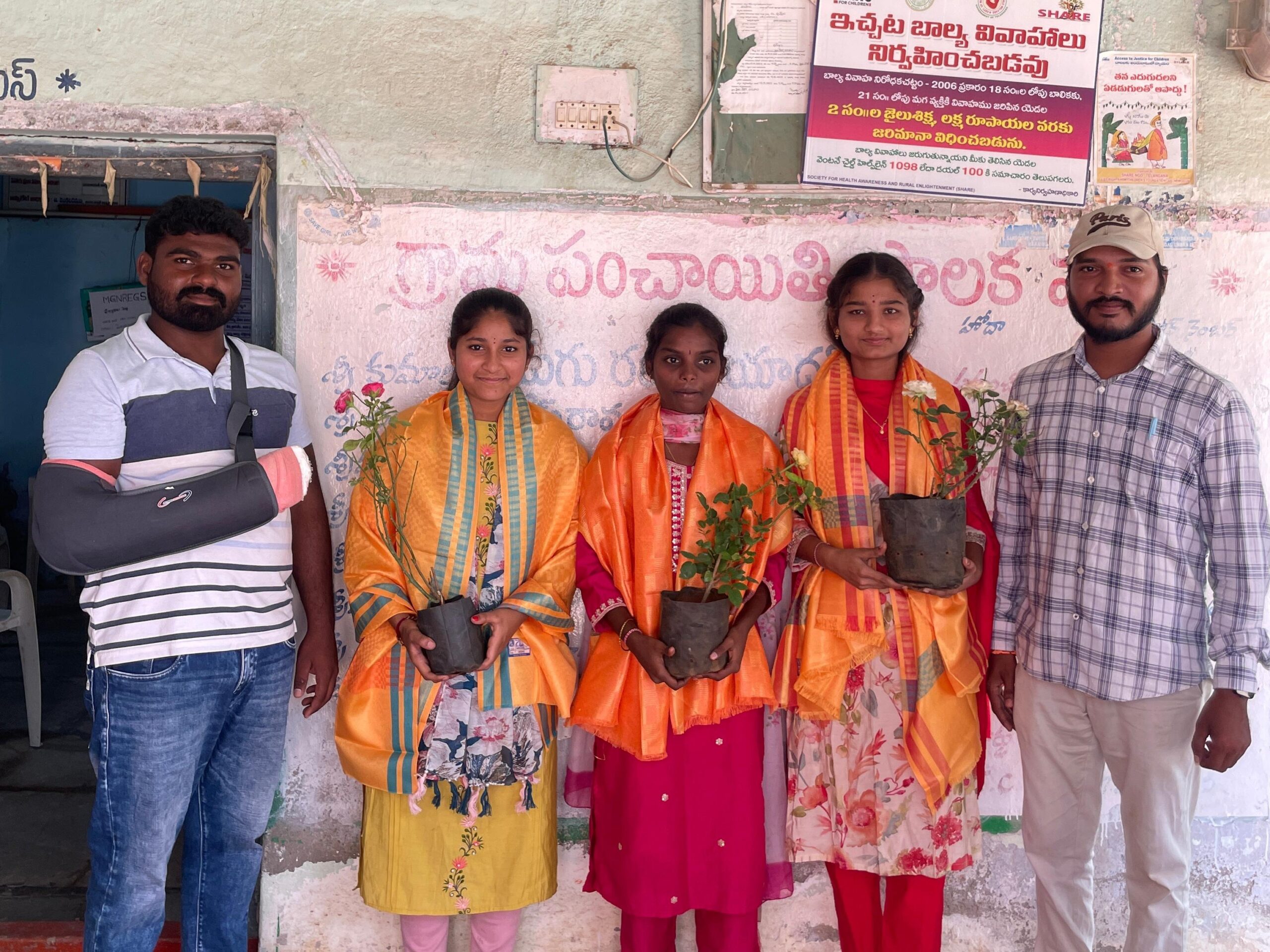 ఇంటర్ టాపర్‌లకు సన్మానం చేసిన సర్పంచ్