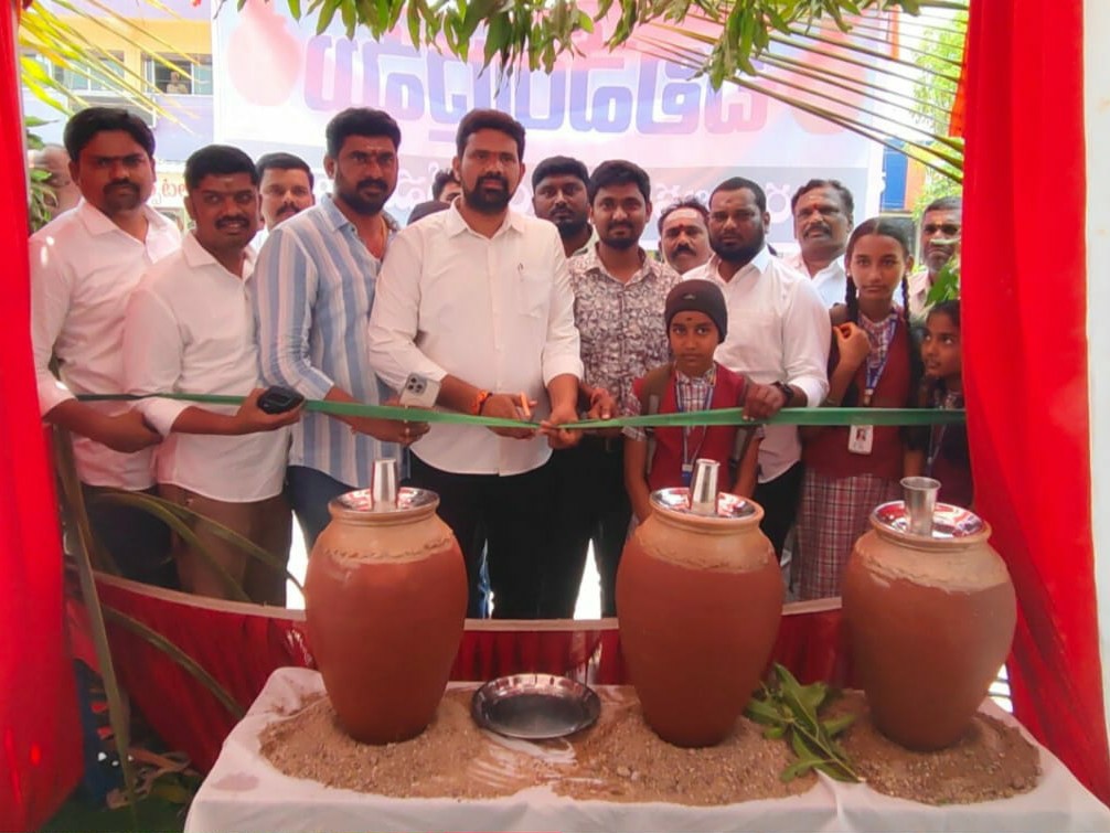 చలివేంద్రం ప్రారంభంచిన మున్సిపల్ ఛైర్మన్