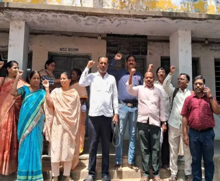 సమస్యలపై పోరాటం.. నిరసన తెలిపిన ఉపాధ్యాయులు