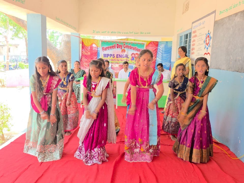 విద్యార్థులకు వీడ్కోలు సమావేశం