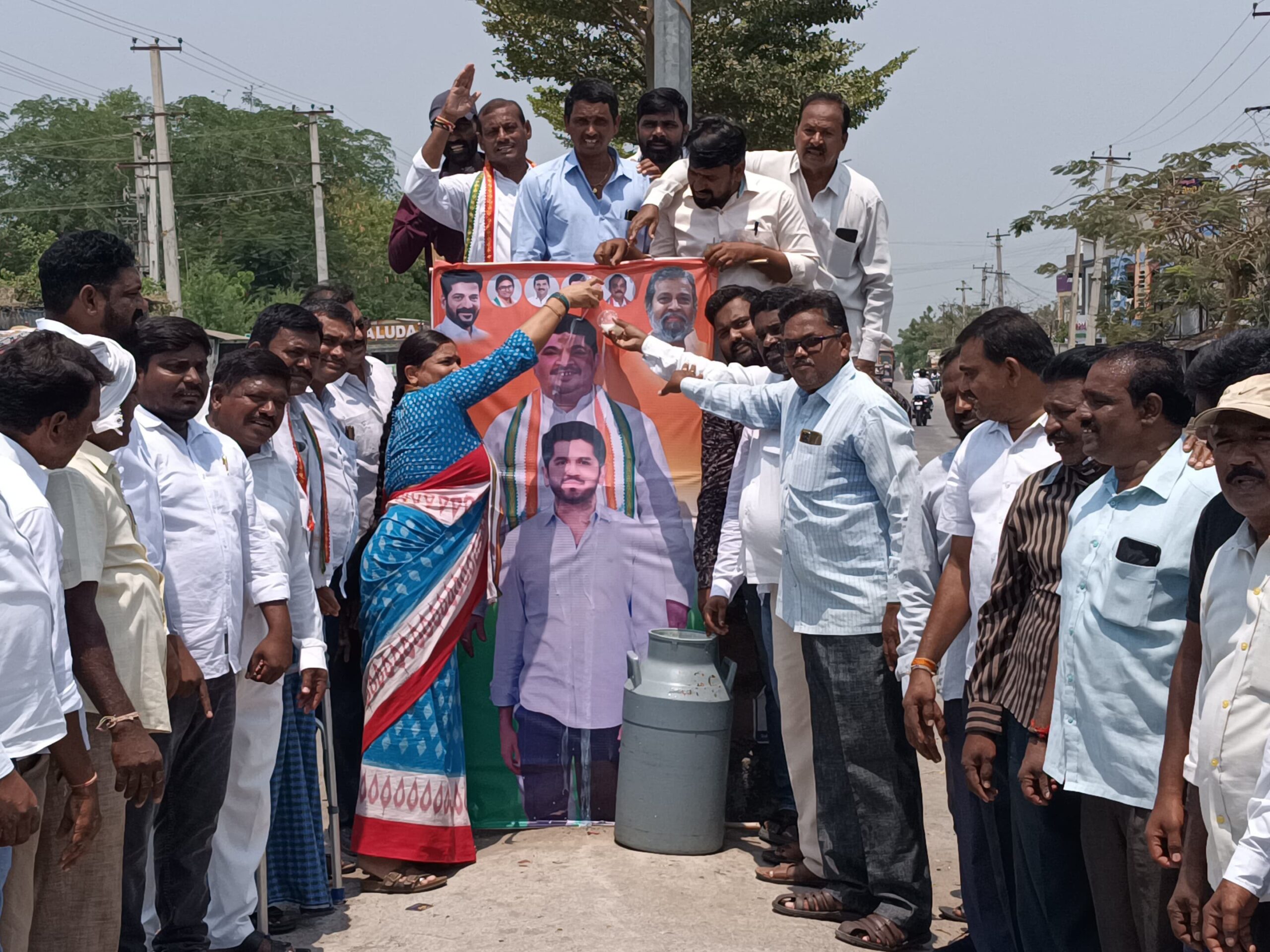 మంత్రి దామోదర్, పొన్నం, ప్రణవ్ బాబు చిత్రపటాలకు పాలాభిషేకం