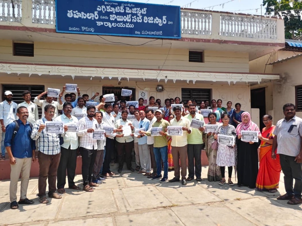 డిమాండ్ల సాధనకు ఉద్యోగుల నిరసన