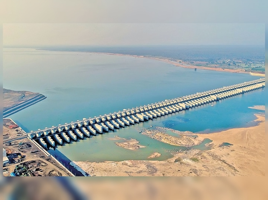 కాళేశ్వరం బ్యారేజీల పునరుద్ధరణకు కమిటీ