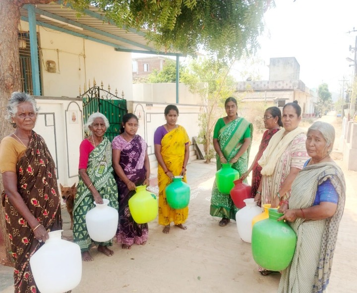 తాగునీటి కోసం ఖాళీ బిందెలతో మహిళల నిరసన