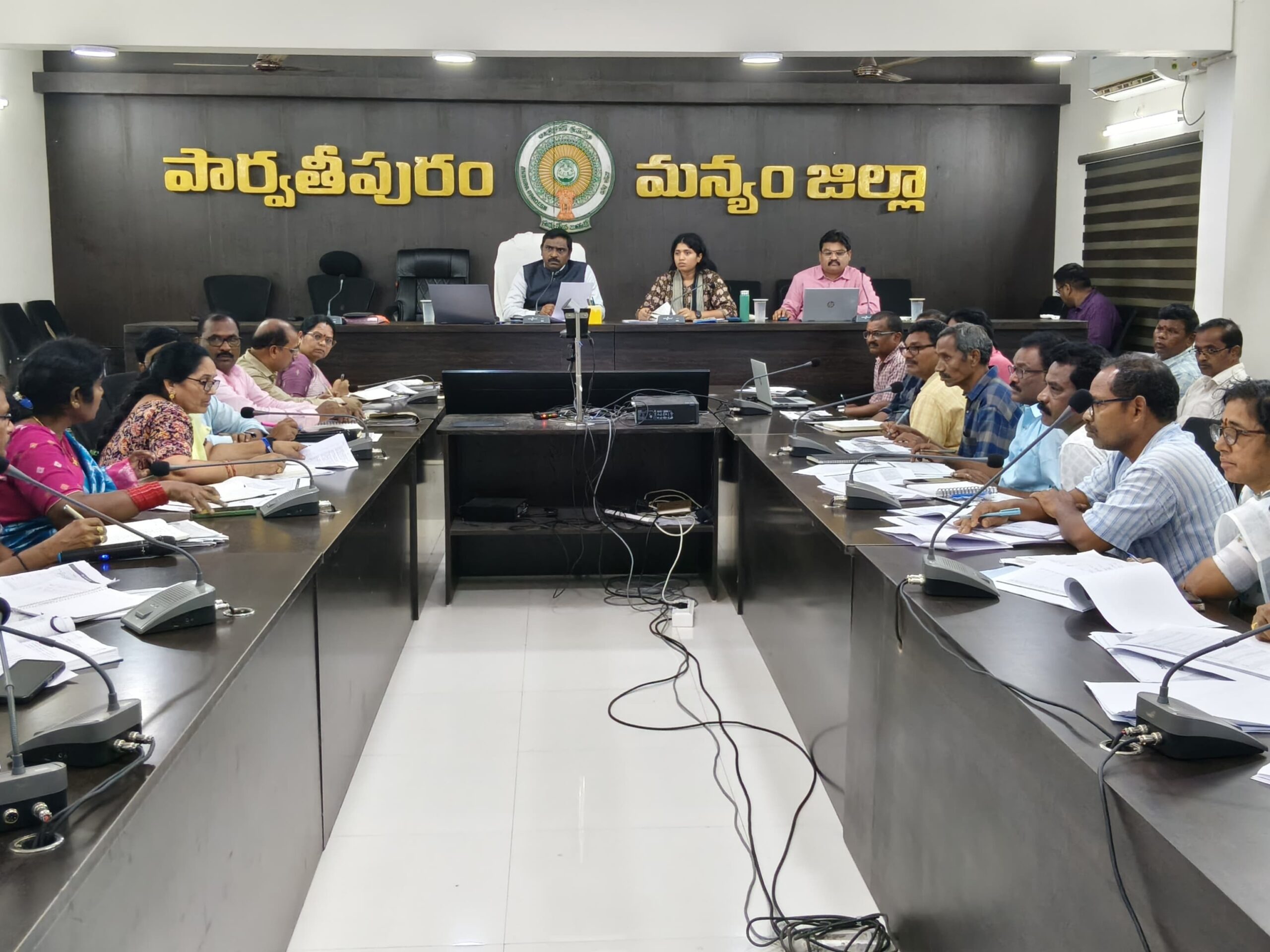 గ్రామీణ ఆర్థిక బలోపేతానికి మహిళా మార్ట్స్: కలెక్టర్