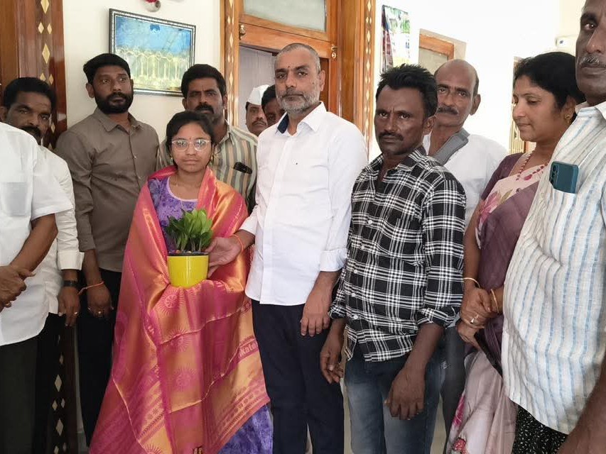 ‘పట్టుదలతో చదివితే విజయం సాధ్యం’