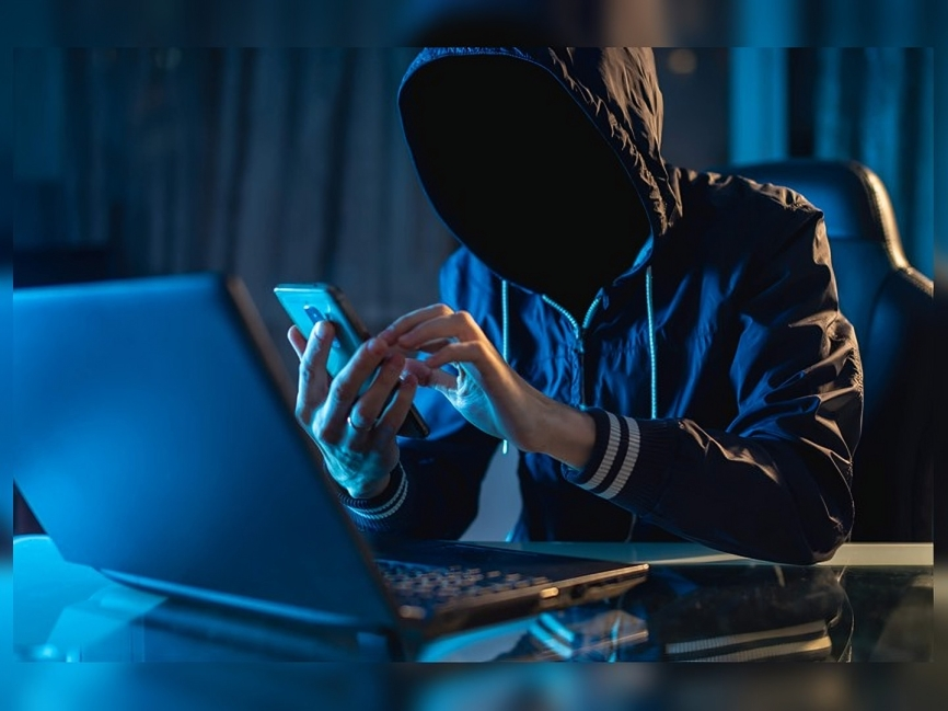 పోలీసుల వేటలో చిక్కిన సైబర్ మాయగాడు