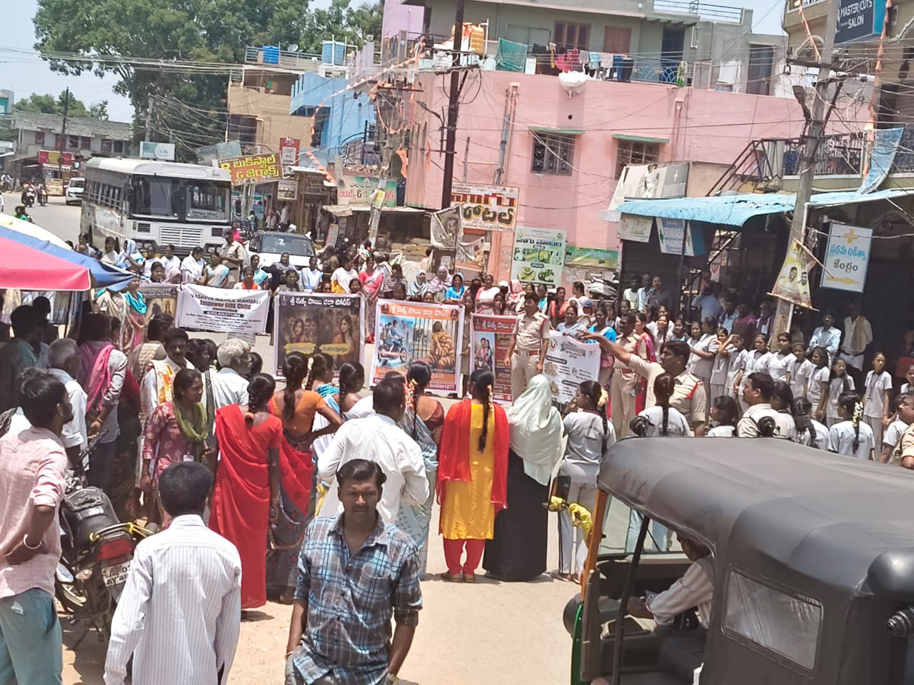 చిలమత్తూరులో మహిళల భద్రతపై అవగాహన ర్యాలీ