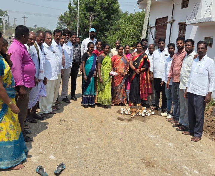 మురికి కాల్వ నిర్మాణ పనులు ప్రారంభించిన ప్రత్యేక అధికారి