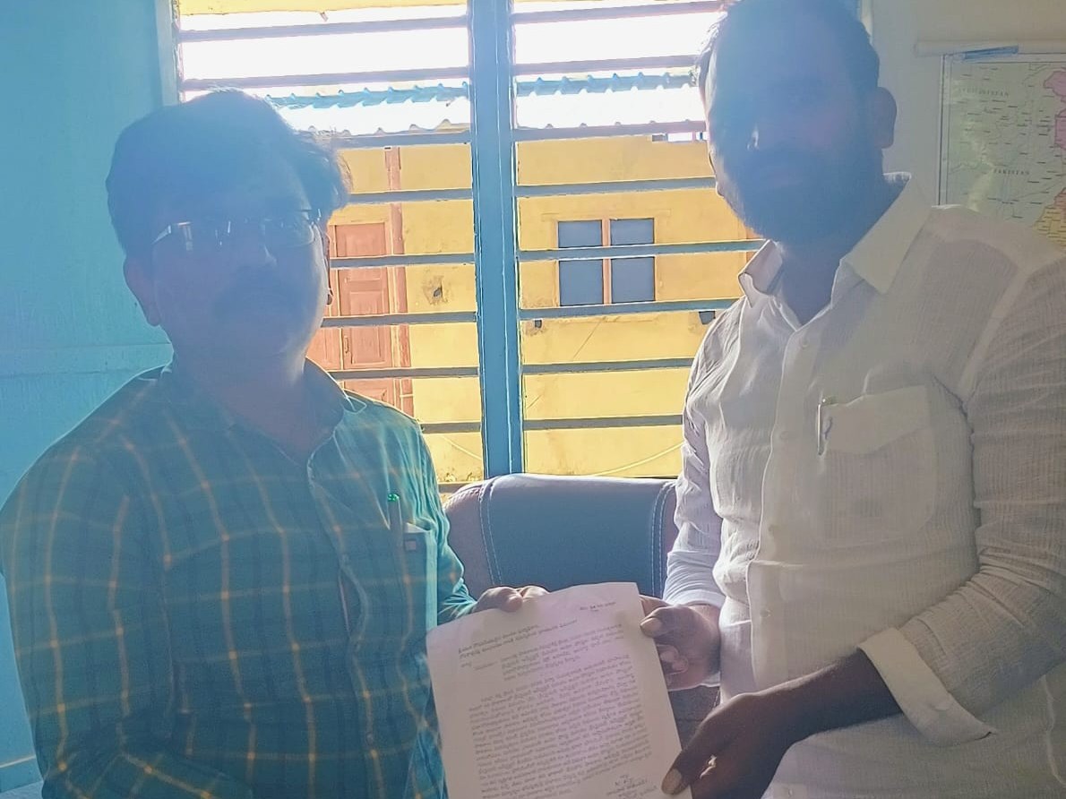 ‘మాజీ ఇన్‌ఛార్జ్ HM ఉమాదేవిని సస్పెండ్ చేయాలి’