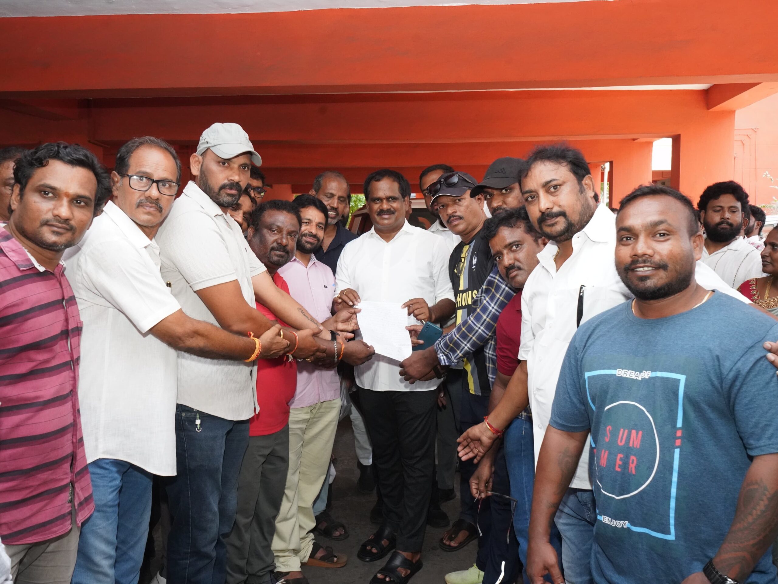 పబ్లిక్ గ్రీవెన్స్‌లో ఎమ్మెల్యే వంశీకృష్ణ