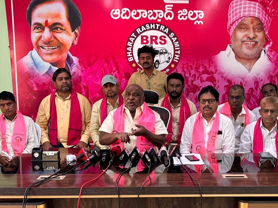 సర్వేల పేర్లతో బీసీలను అవమాన పరుస్తున్నారు: మాజీ మంత్రి