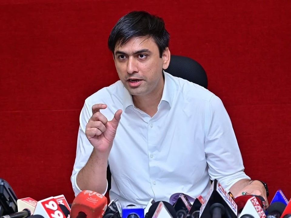 అత్యవసరం అయితే తప్ప బయటకు రావద్దు: కలెక్టర్