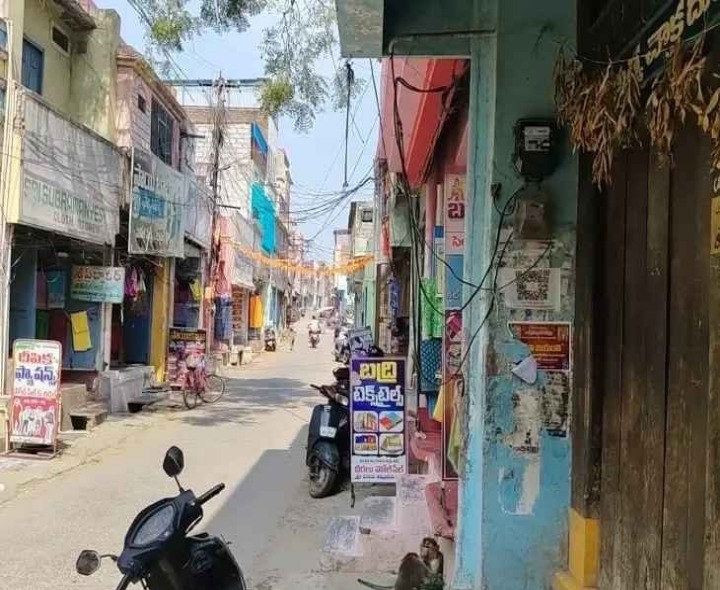 నిర్మానుష్యంగా మారిన పామిడి వీధులు