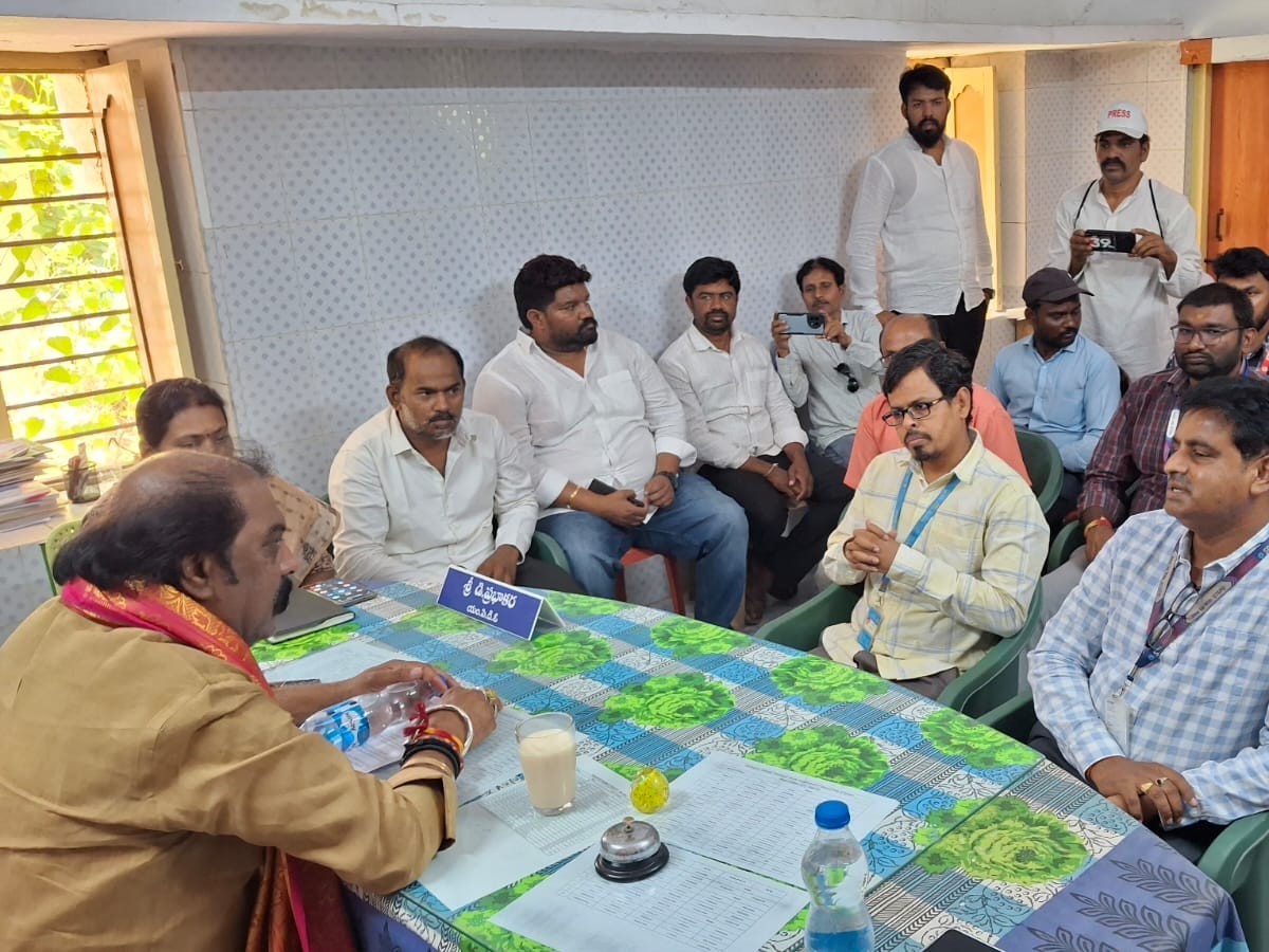 ‘రైతులకు ప్రభుత్వ పథకాలపై అవగాహన కల్పించాలి’