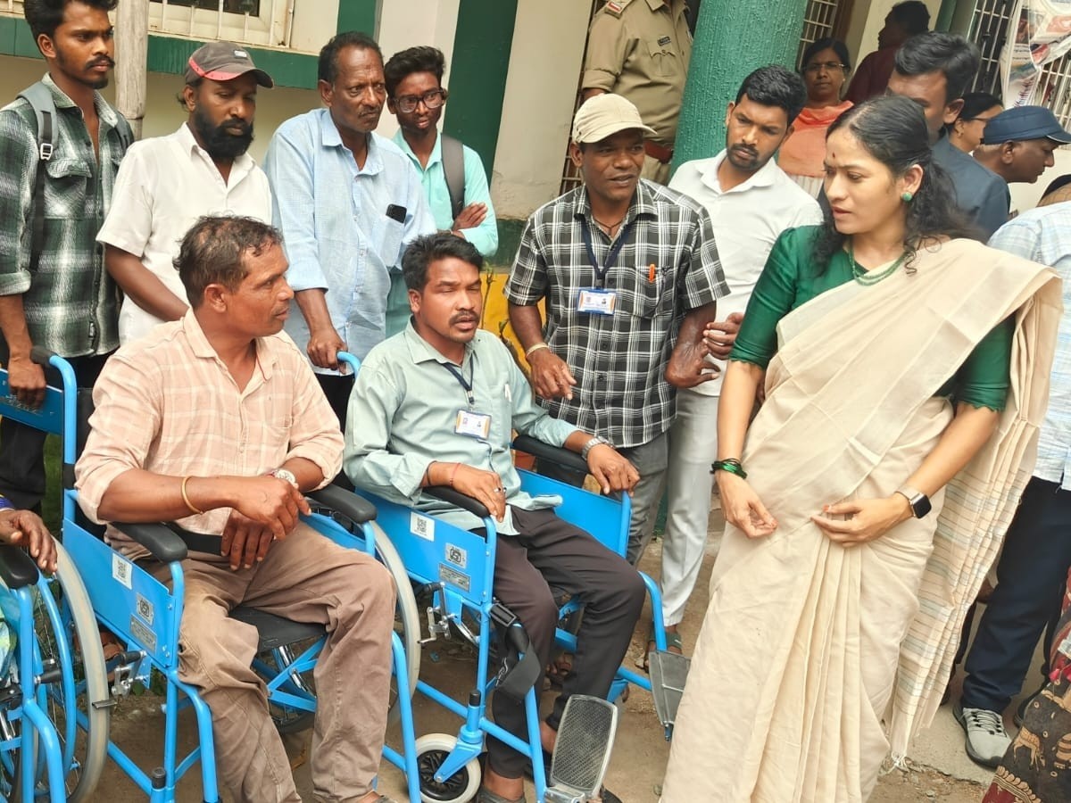 దివ్యాంగులకు ప్రభుత్వ సంక్షేమ పథకాలు: కలెక్టర్