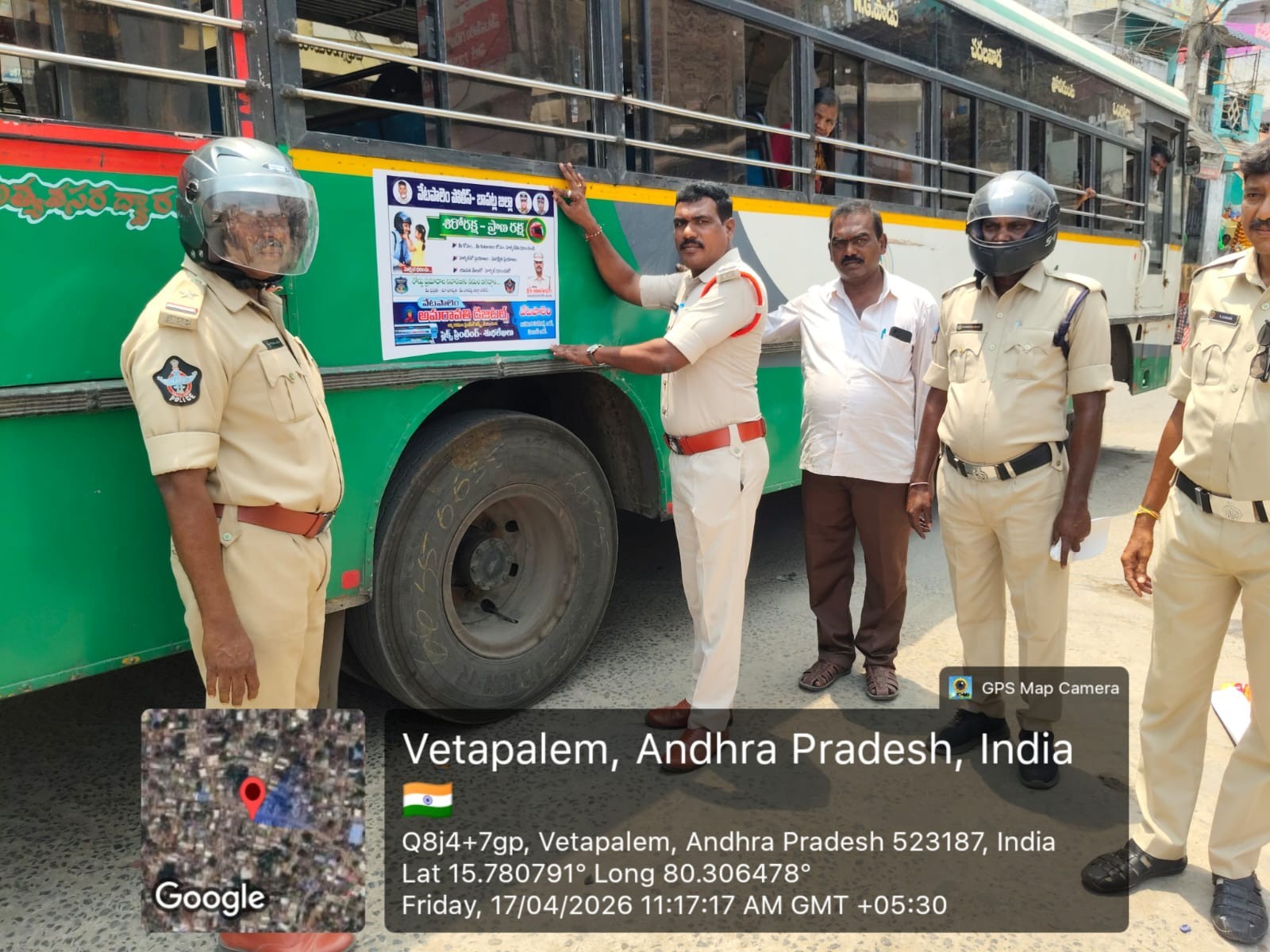 40 ఆటోలతో  ఎస్సై జనార్దన్ ర్యాలీ