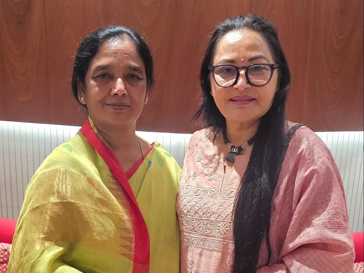 పార్లమెంట్‌లో జయప్రద, పరిటాల సునీత భేటీ