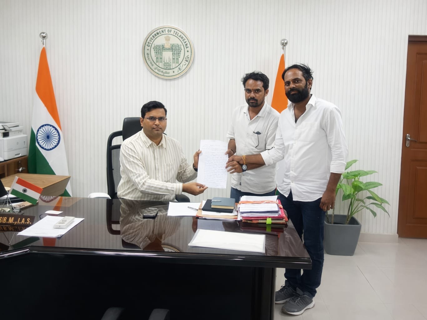 ‘స్థానిక గిరిజనులకు ప్రాధాన్యత ఇవ్వాలి’