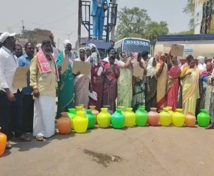 తాగునీటి కోసం ఖాళీ బిందెలతో ర్యాలీ